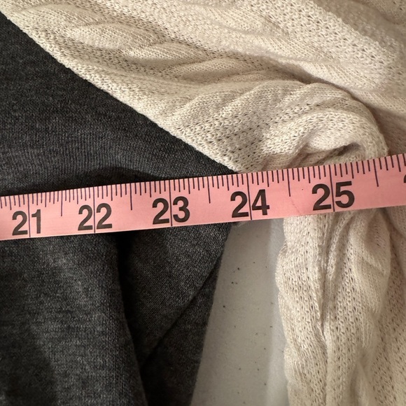 Cozy Two-Tone Knit Hoodie With Cable-Knit Sleeves And Pocket Detail - Picture 7 of 7